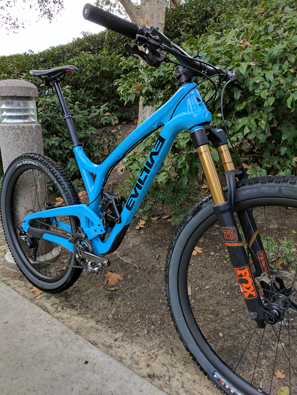 Asymmetric carbon enduro wheelset 35mm wide rims 