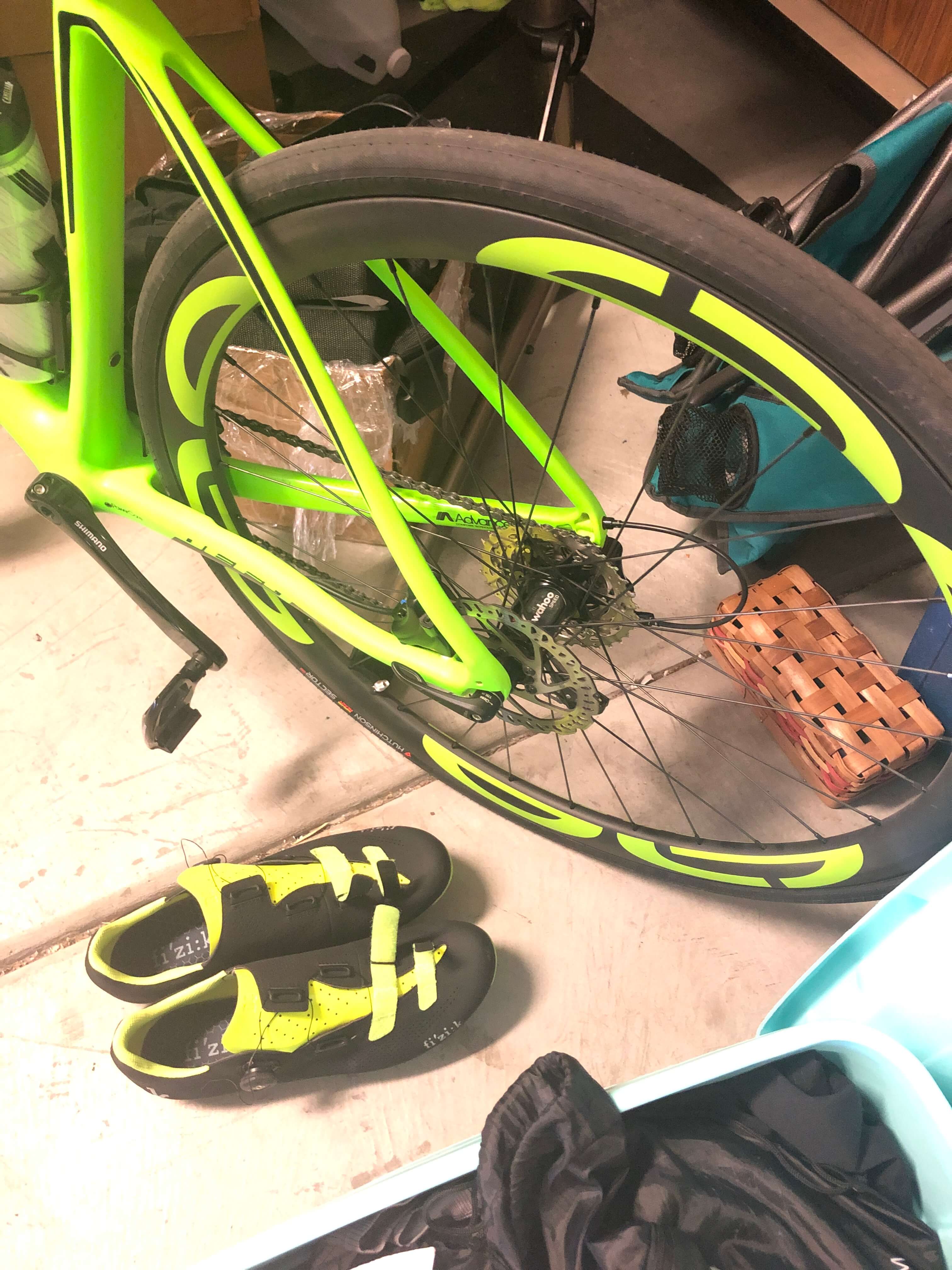 700C road bike with neon green graphic 