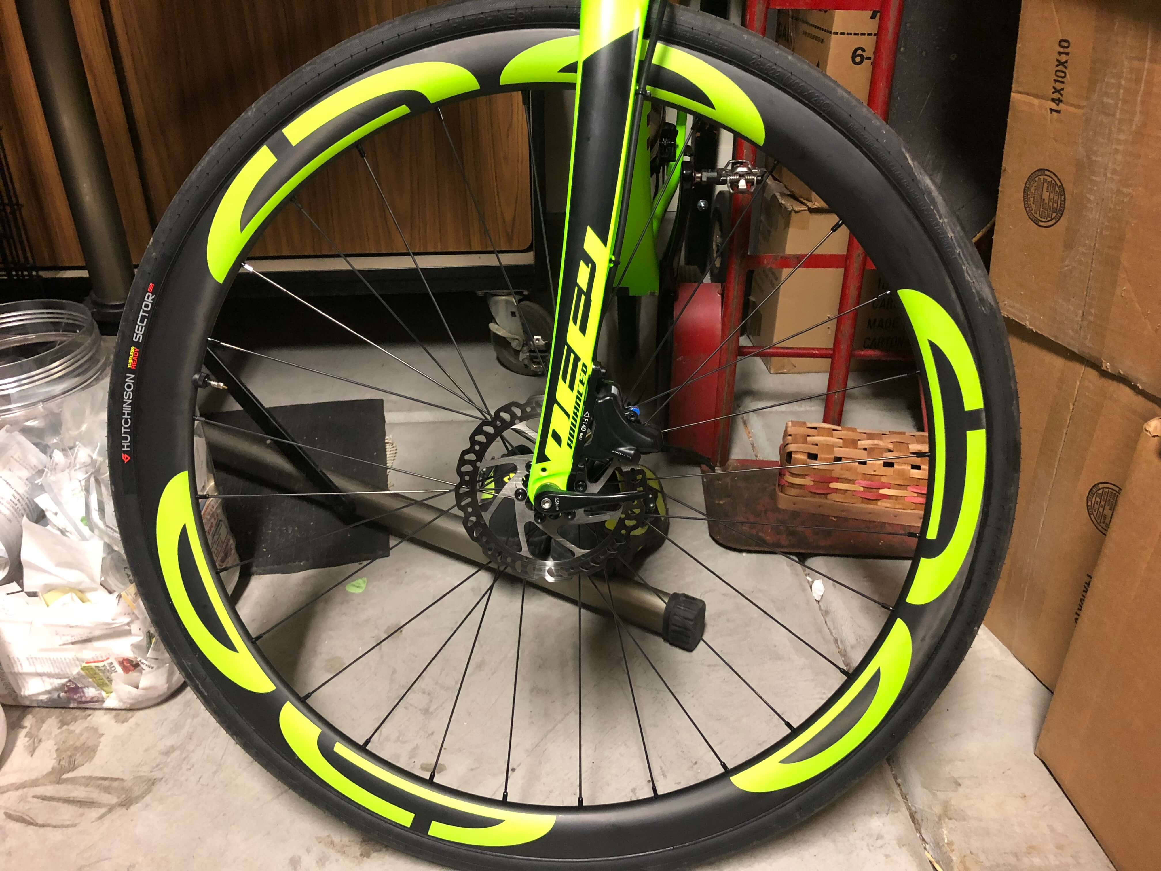 eie carbon road bike wheels with green decals 