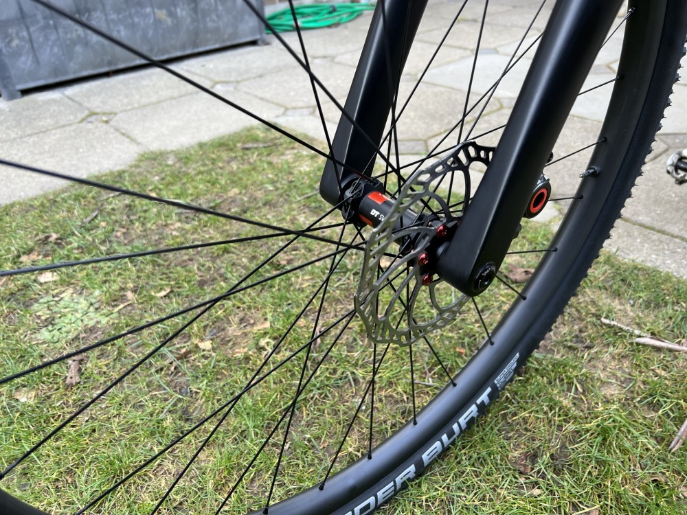 handbuilt carbon mtb wheels 